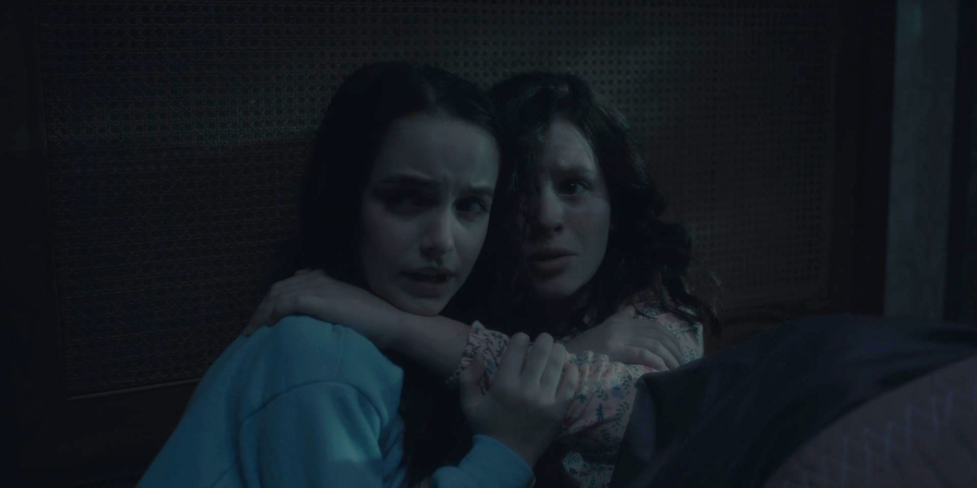 Призраки дома на холме (The Haunting of Hill House). Фотографии, промо,  постеры, фото со съемок и мероприятий, кадры из 1 сезона сериала Призраки  дома на холме (The Haunting of Hill House). –